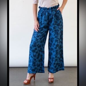 NWT The Odells Beaux Linen Blend Pant in Blue Floral. Size XL. Retail $250.